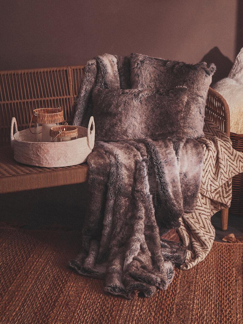 Bosie Lamina Mocha Ombre Rechteckiges Fellkissen
 6
