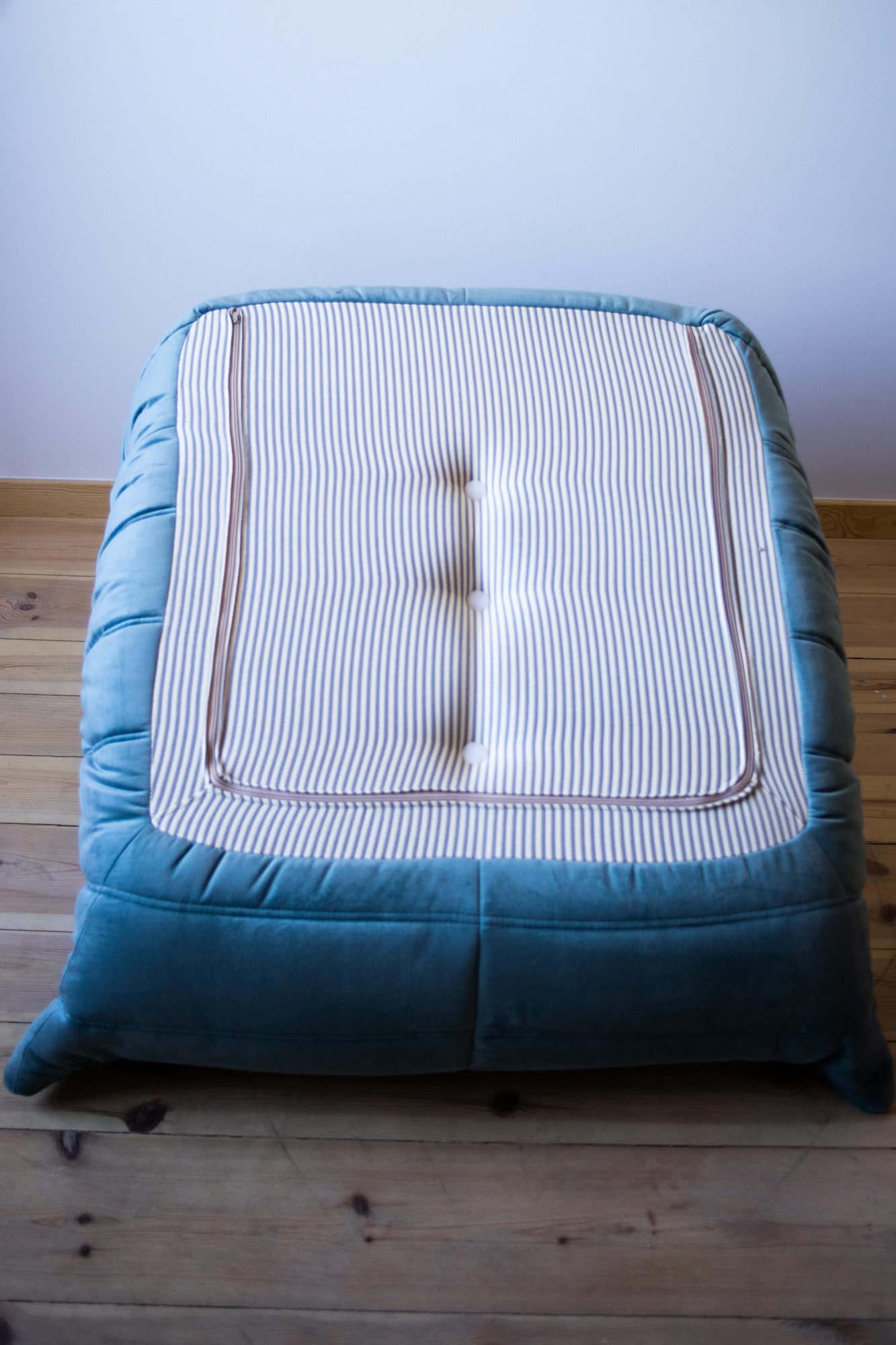 Poltrona Togo velluto azzurro 4