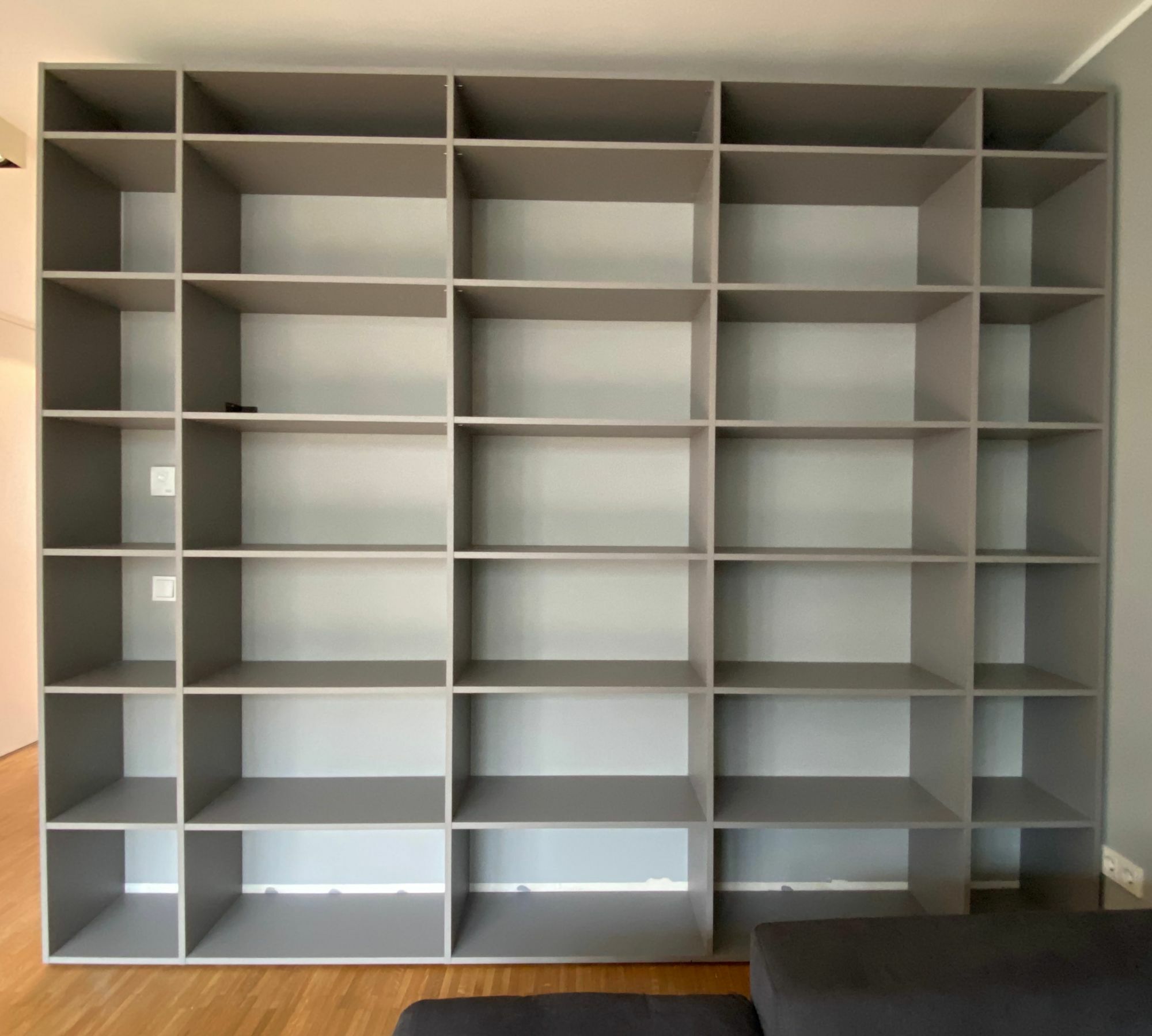 Gryd Bücherregal Holz Grau 3