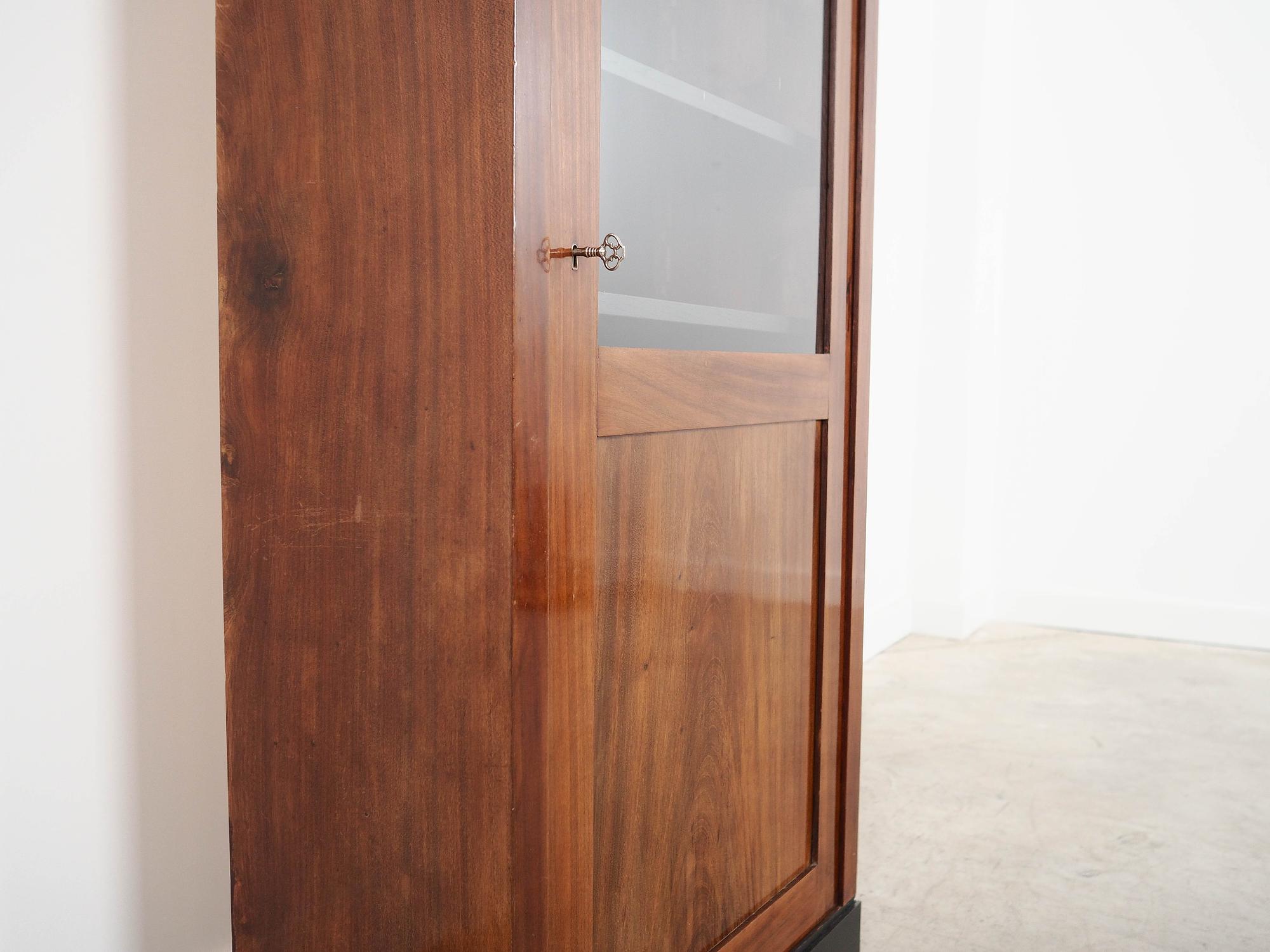 Vitrine Walnussholz 1960er Jahre 11