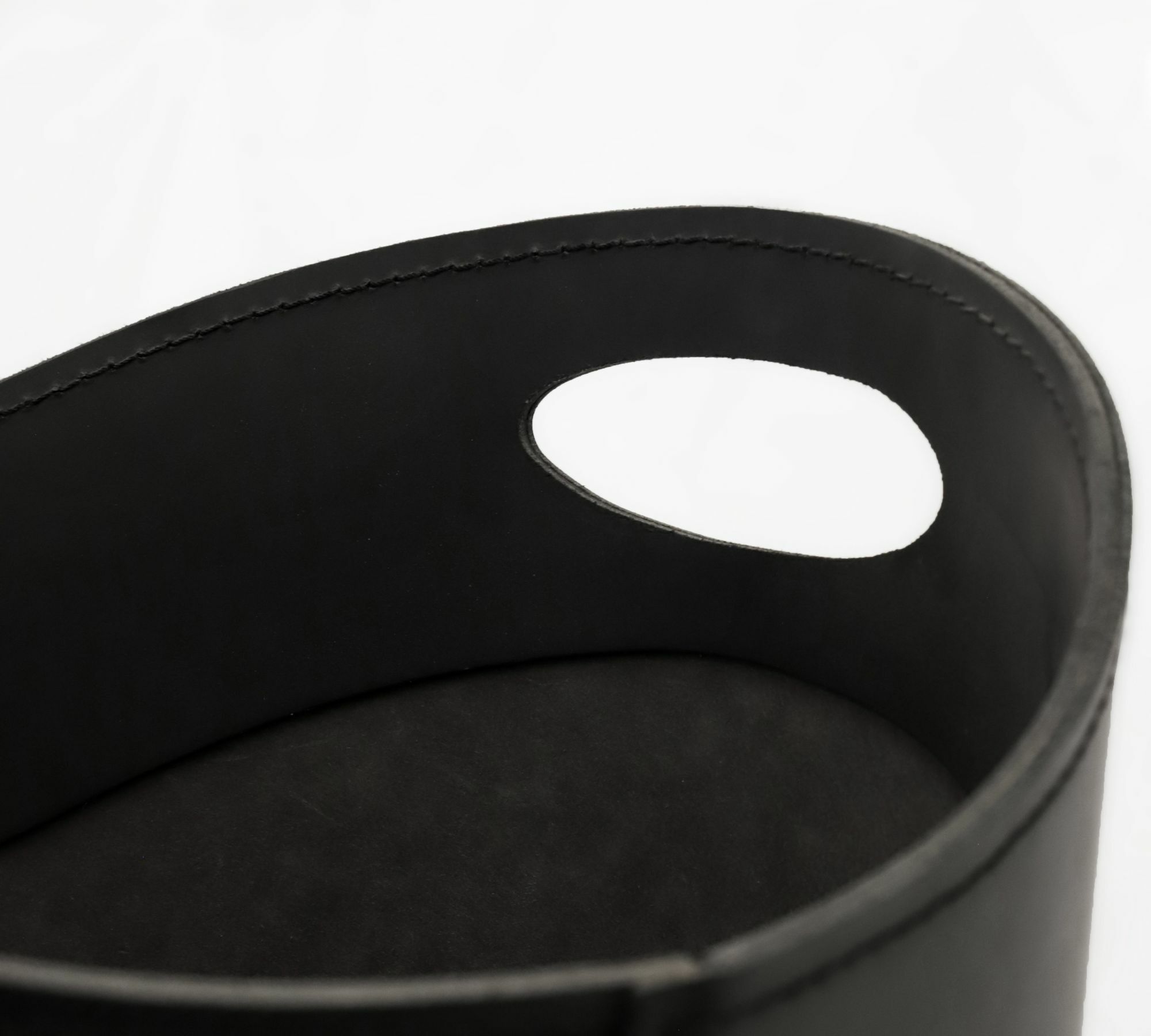 Kio Vase Leather Black 1