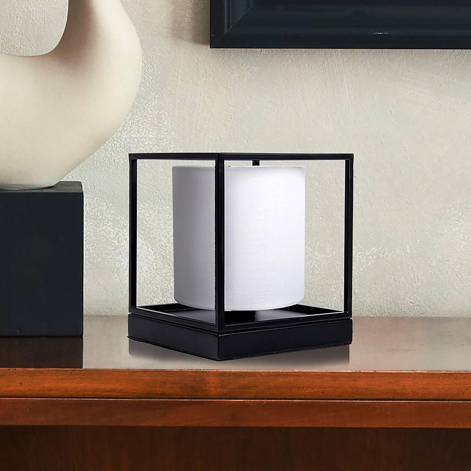 Beta table lamp
Iron
Blended fabric
1-flame 0