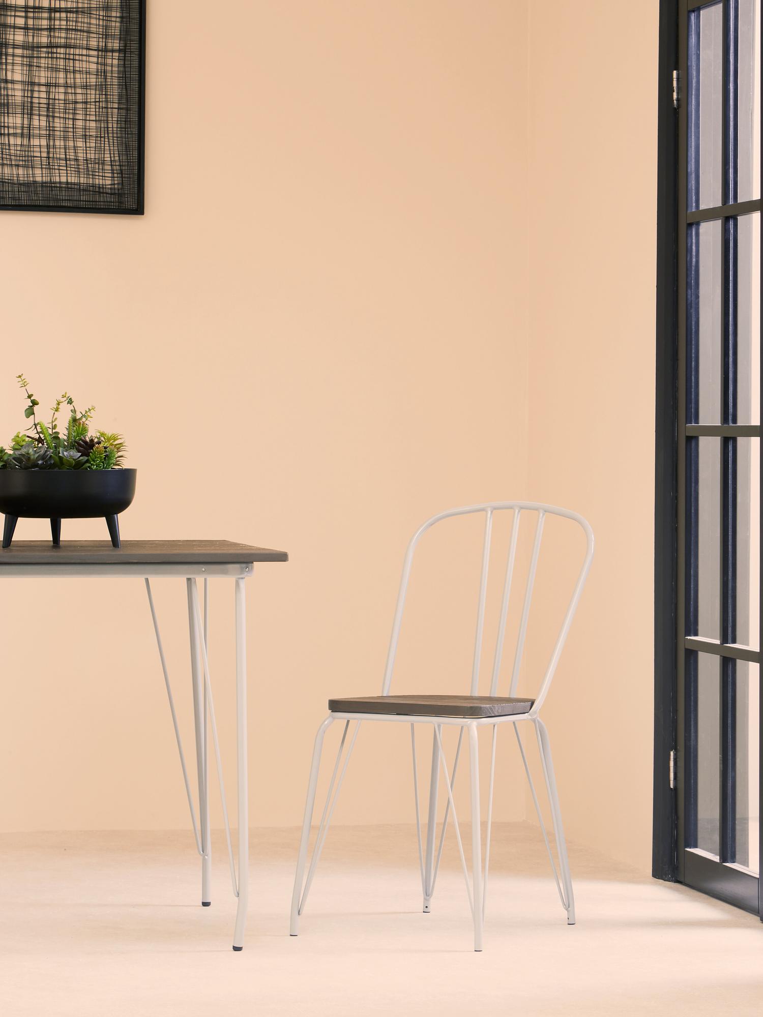 District Grey Metall und Elmholz Tisch
 2