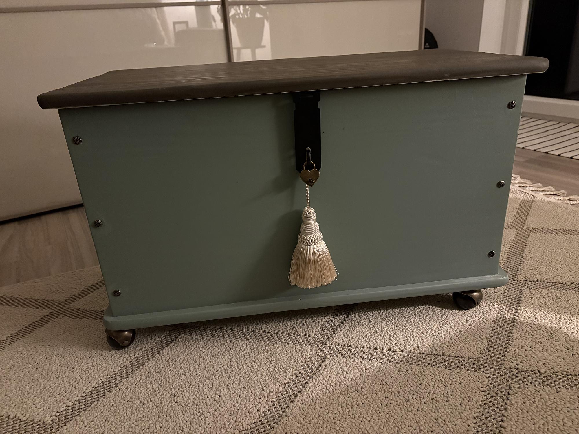 Storage chest on wheels Wood Green 0